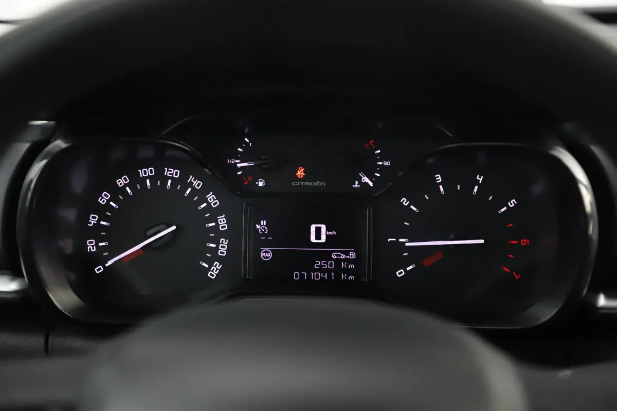 1.2 PureTech Feel Navigatie Carplay Android Climate Cruise Control Rijstrooksensor Parkeersensor All-season banden!