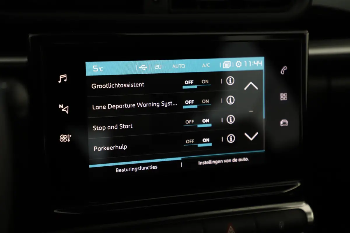 1.2 PureTech Feel Navigatie Carplay Android Climate Cruise Control Rijstrooksensor Parkeersensor All-season banden!