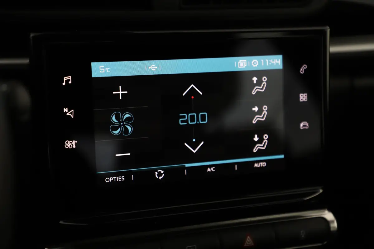 1.2 PureTech Feel Navigatie Carplay Android Climate Cruise Control Rijstrooksensor Parkeersensor All-season banden!