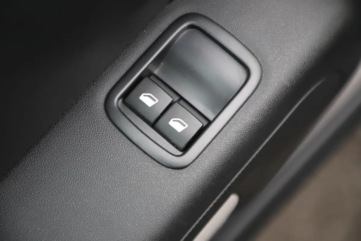 1.2 PureTech Feel Navigatie Carplay Android Climate Cruise Control Rijstrooksensor Parkeersensor All-season banden!