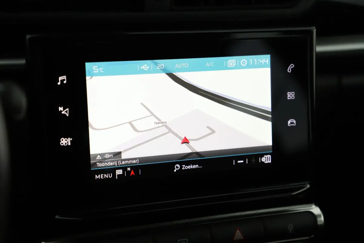 1.2 PureTech Feel Navigatie Carplay Android Climate Cruise Control Rijstrooksensor Parkeersensor All-season banden!
