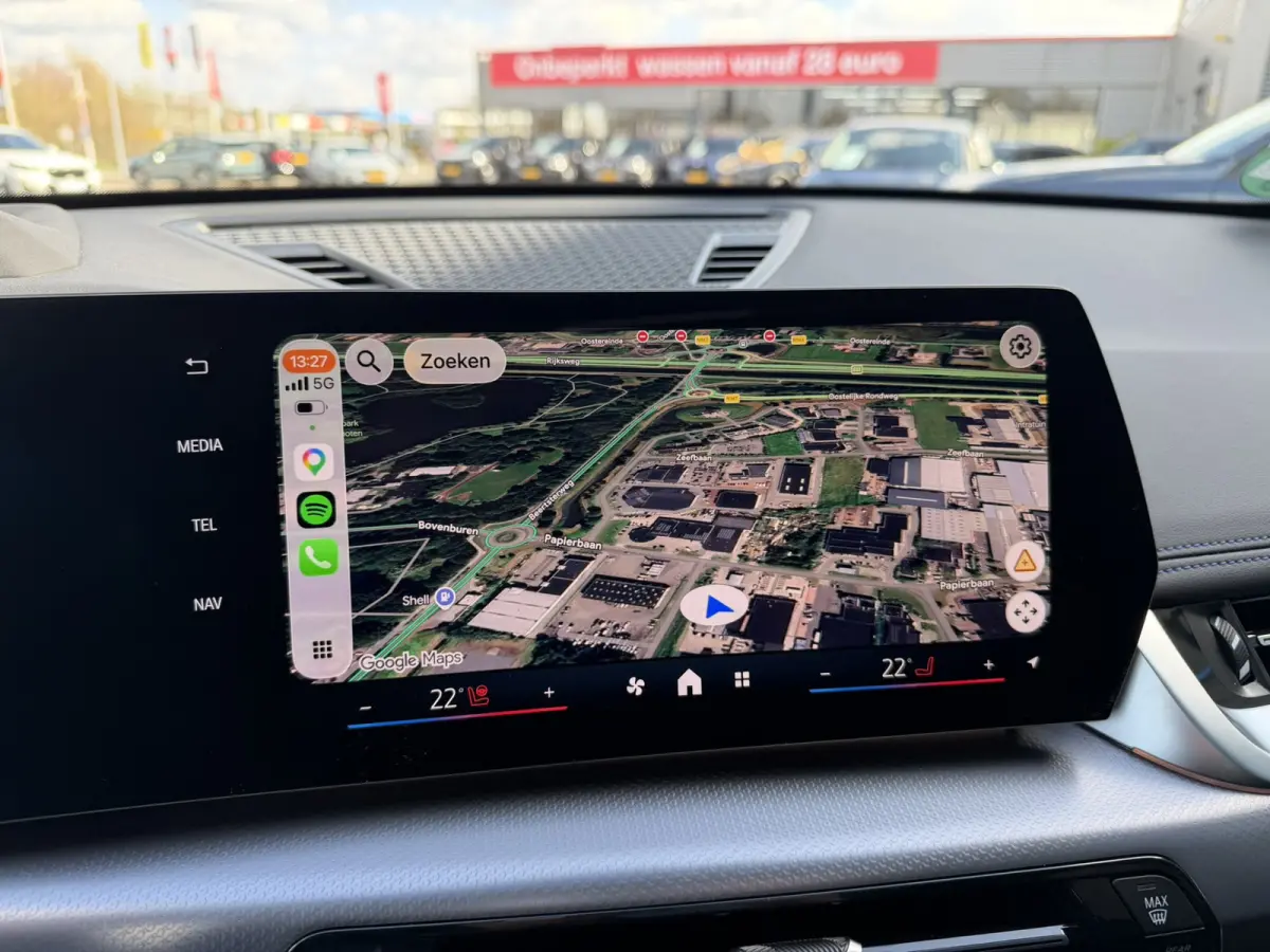 sDrive20i M Sport Panoramadak Stuurwielverwarming Massage 19 Inch Keyless Entry ACC Harman-Kardon Sound 360 Gr Camera Keyless Entry Head-Up Display