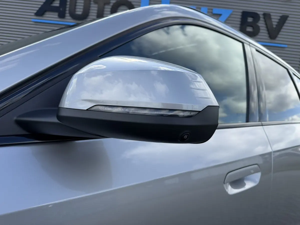 sDrive20i M Sport Panoramadak Stuurwielverwarming Massage 19 Inch Keyless Entry ACC Harman-Kardon Sound 360 Gr Camera Keyless Entry Head-Up Display