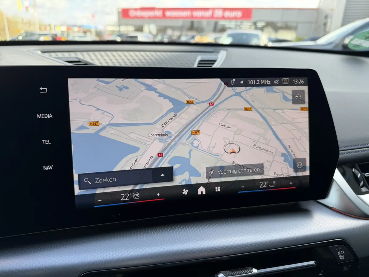 sDrive20i M Sport Panoramadak Stuurwielverwarming Massage 19 Inch Keyless Entry ACC Harman-Kardon Sound 360 Gr Camera Keyless Entry Head-Up Display