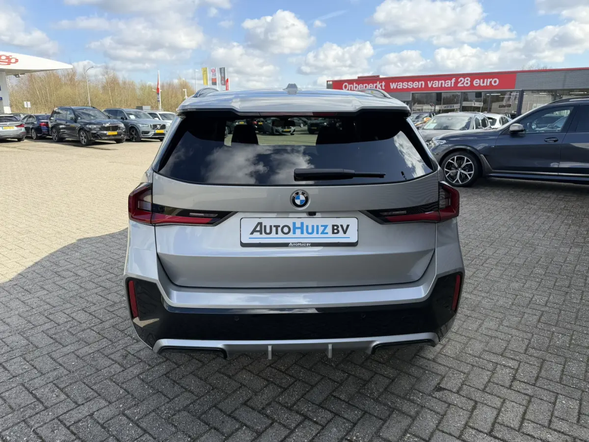 sDrive20i M Sport Panoramadak Stuurwielverwarming Massage 19 Inch Keyless Entry ACC Harman-Kardon Sound 360 Gr Camera Keyless Entry Head-Up Display