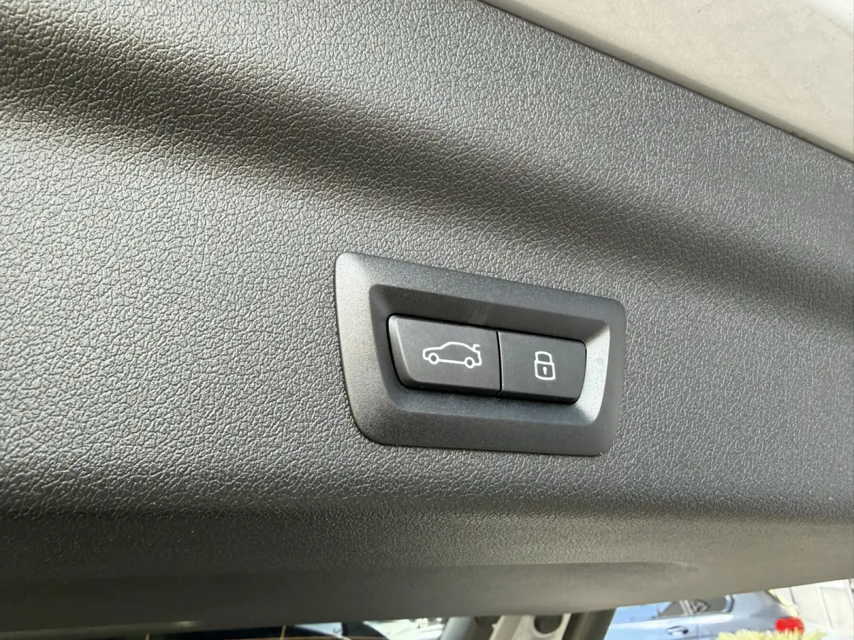 sDrive20i M Sport Panoramadak Stuurwielverwarming Massage 19 Inch Keyless Entry ACC Harman-Kardon Sound 360 Gr Camera Keyless Entry Head-Up Display