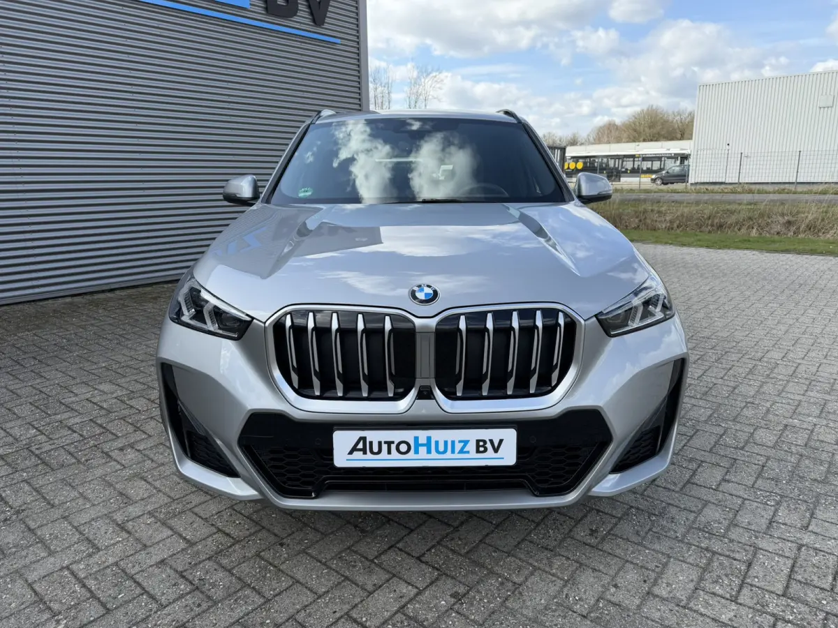 sDrive20i M Sport Panoramadak Stuurwielverwarming Massage 19 Inch Keyless Entry ACC Harman-Kardon Sound 360 Gr Camera Keyless Entry Head-Up Display