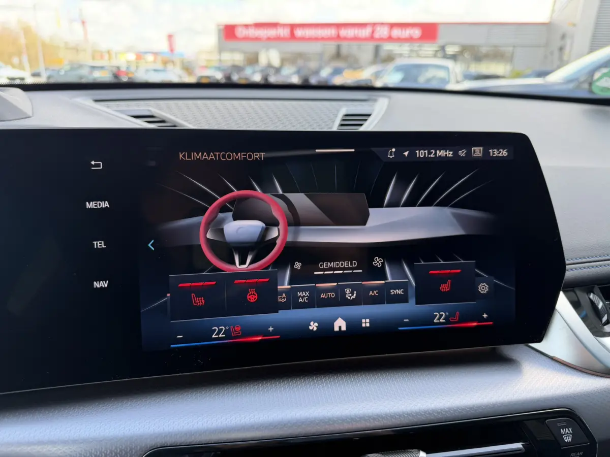sDrive20i M Sport Panoramadak Stuurwielverwarming Massage 19 Inch Keyless Entry ACC Harman-Kardon Sound 360 Gr Camera Keyless Entry Head-Up Display