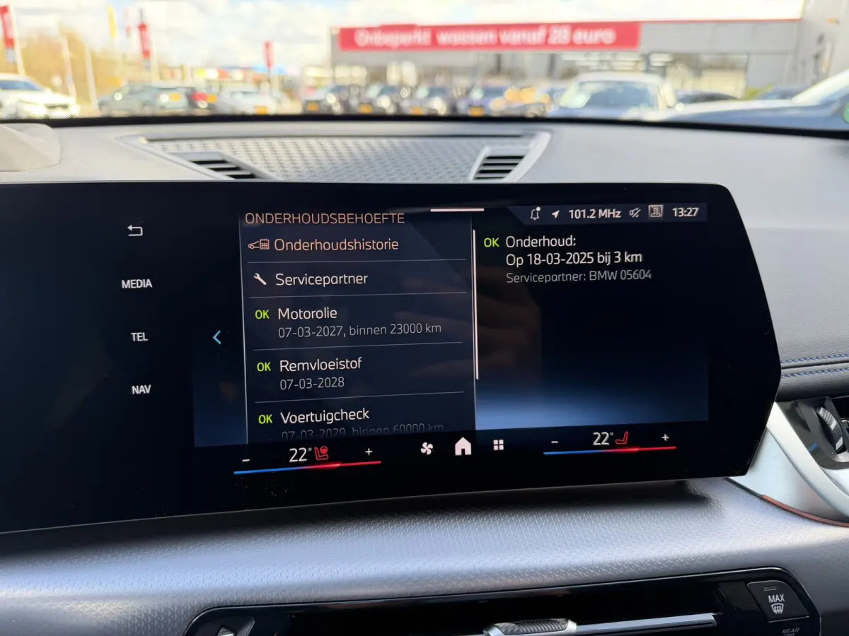 sDrive20i M Sport Panoramadak Stuurwielverwarming Massage 19 Inch Keyless Entry ACC Harman-Kardon Sound 360 Gr Camera Keyless Entry Head-Up Display