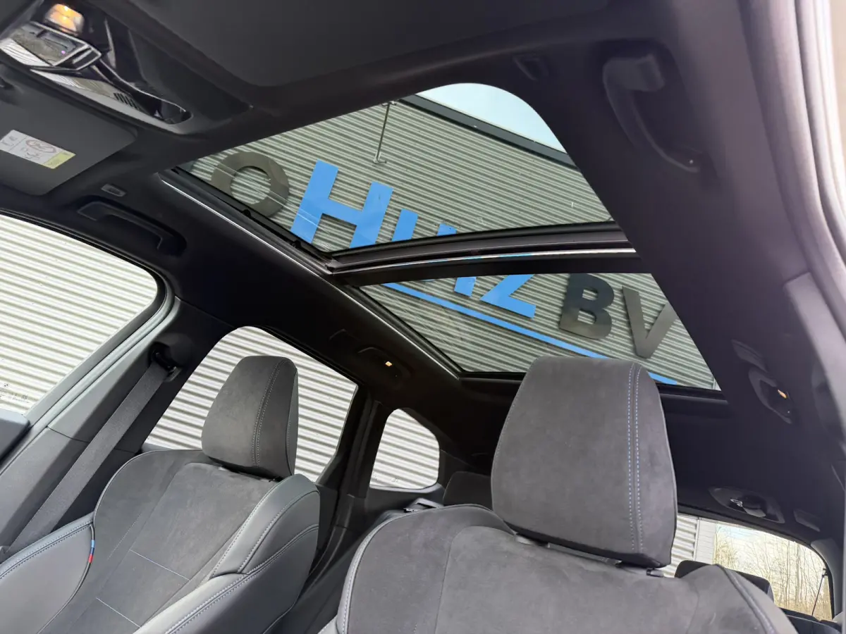 sDrive20i M Sport Panoramadak Stuurwielverwarming Massage 19 Inch Keyless Entry ACC Harman-Kardon Sound 360 Gr Camera Keyless Entry Head-Up Display