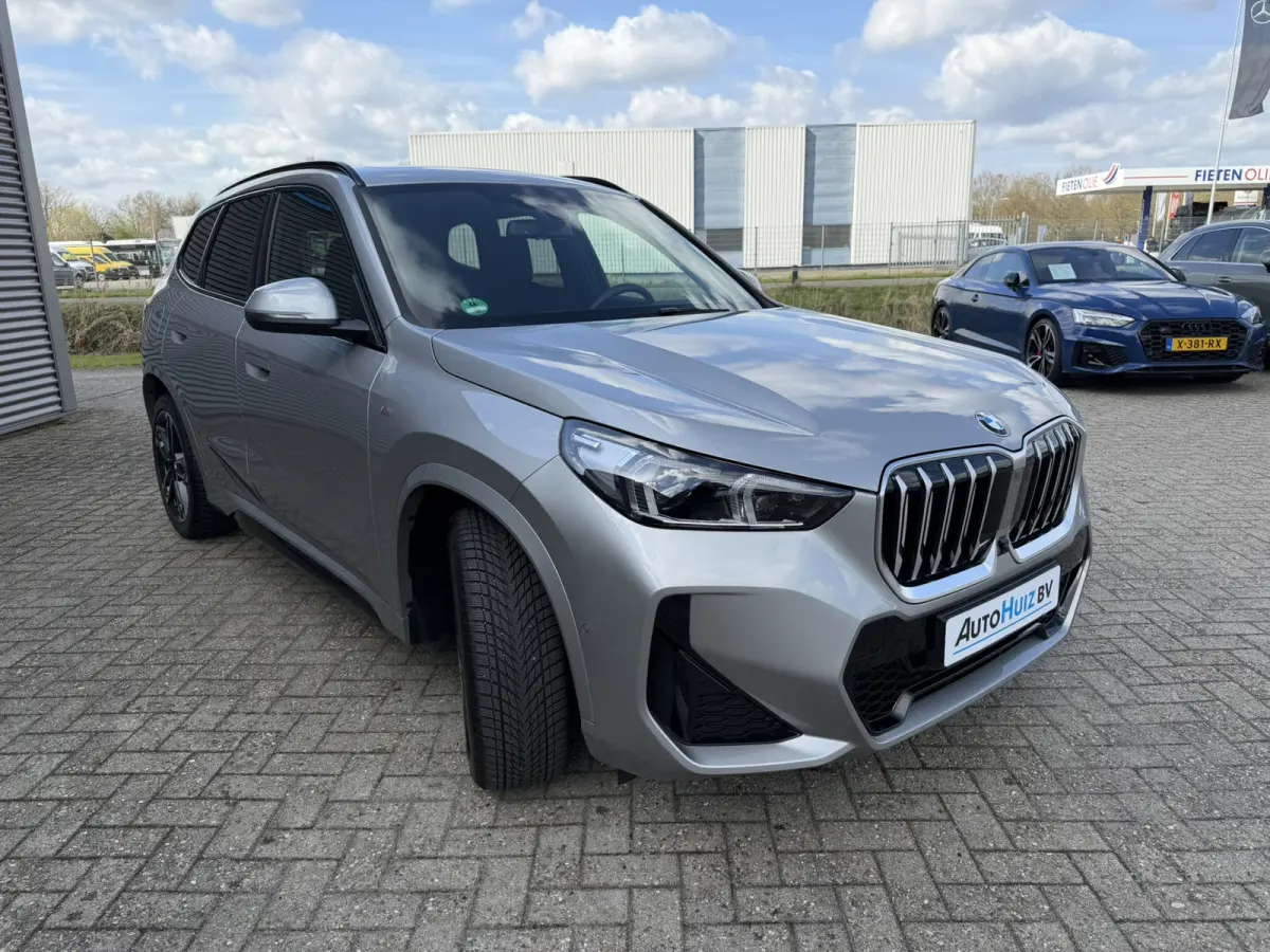 sDrive20i M Sport Panoramadak Stuurwielverwarming Massage 19 Inch Keyless Entry ACC Harman-Kardon Sound 360 Gr Camera Keyless Entry Head-Up Display