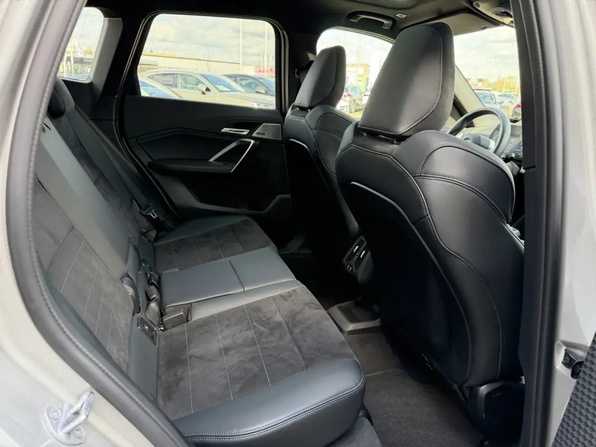 sDrive20i M Sport Panoramadak Stuurwielverwarming Massage 19 Inch Keyless Entry ACC Harman-Kardon Sound 360 Gr Camera Keyless Entry Head-Up Display
