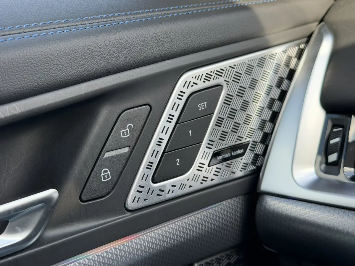 sDrive20i M Sport Panoramadak Stuurwielverwarming Massage 19 Inch Keyless Entry ACC Harman-Kardon Sound 360 Gr Camera Keyless Entry Head-Up Display