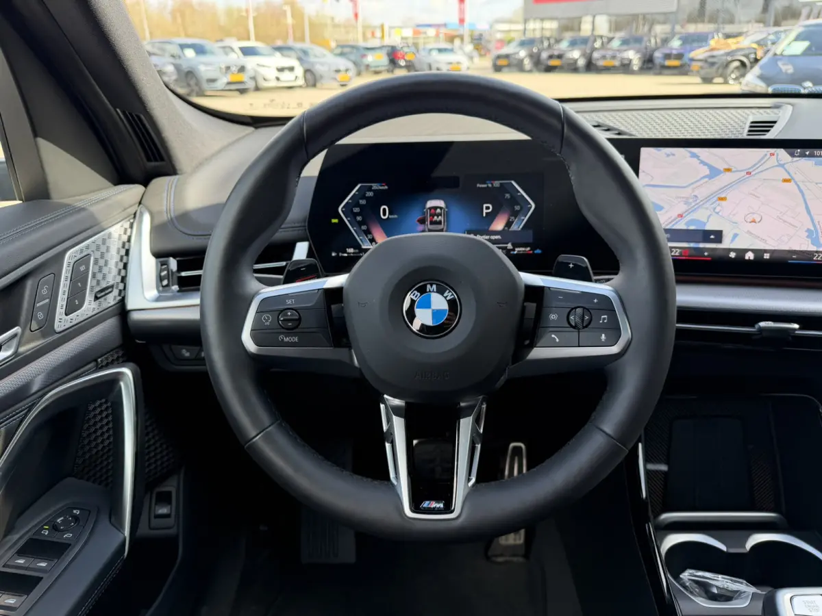sDrive20i M Sport Panoramadak Stuurwielverwarming Massage 19 Inch Keyless Entry ACC Harman-Kardon Sound 360 Gr Camera Keyless Entry Head-Up Display