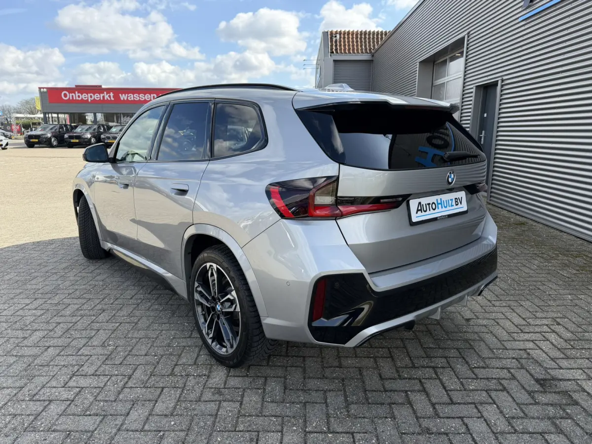 sDrive20i M Sport Panoramadak Stuurwielverwarming Massage 19 Inch Keyless Entry ACC Harman-Kardon Sound 360 Gr Camera Keyless Entry Head-Up Display