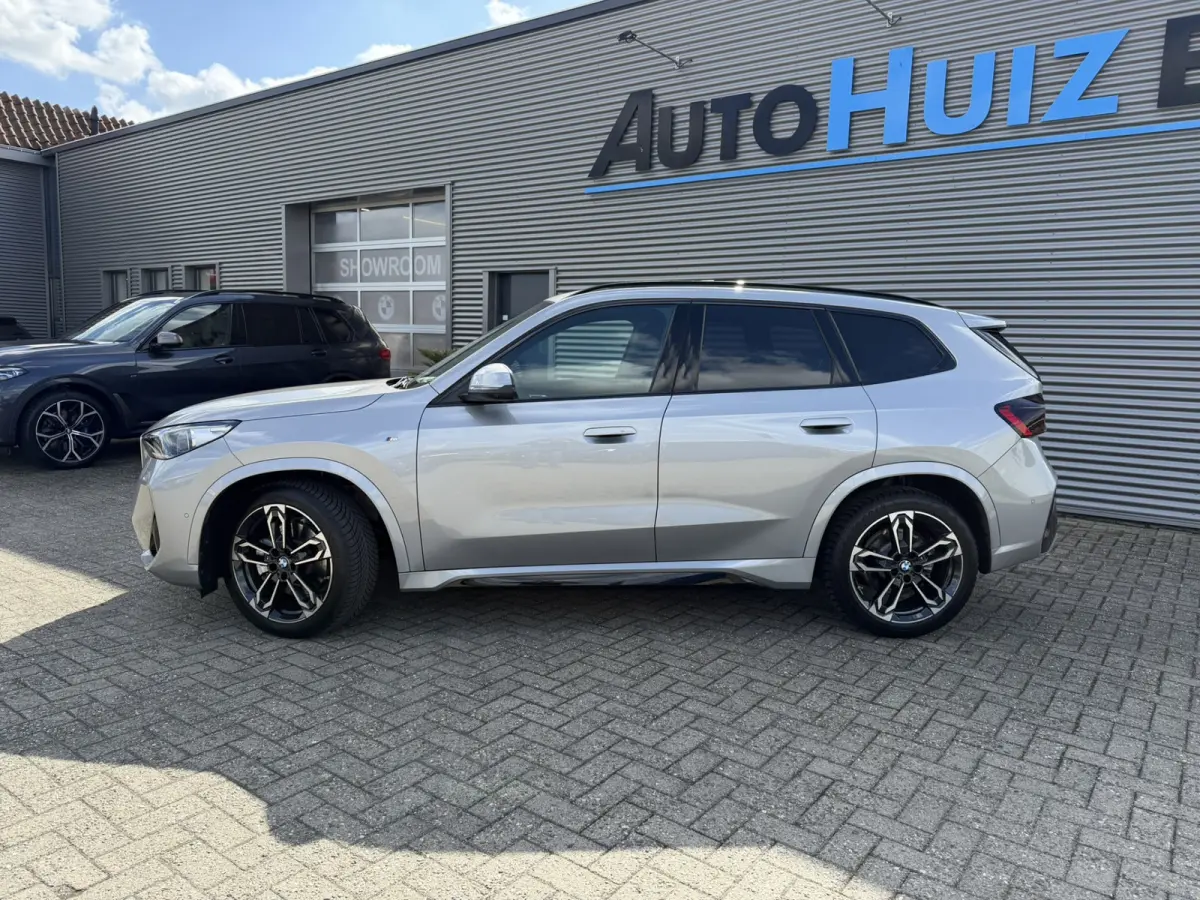 sDrive20i M Sport Panoramadak Stuurwielverwarming Massage 19 Inch Keyless Entry ACC Harman-Kardon Sound 360 Gr Camera Keyless Entry Head-Up Display