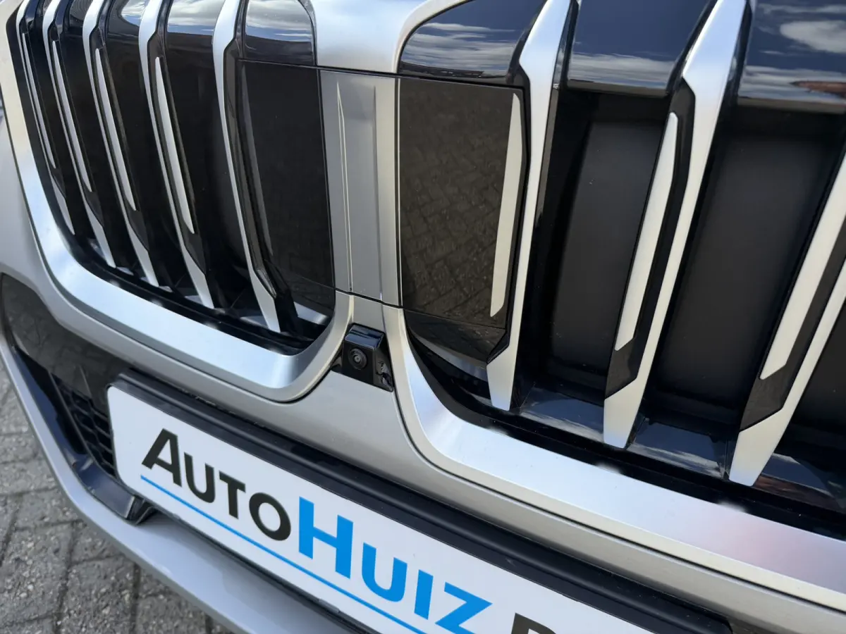 sDrive20i M Sport Panoramadak Stuurwielverwarming Massage 19 Inch Keyless Entry ACC Harman-Kardon Sound 360 Gr Camera Keyless Entry Head-Up Display