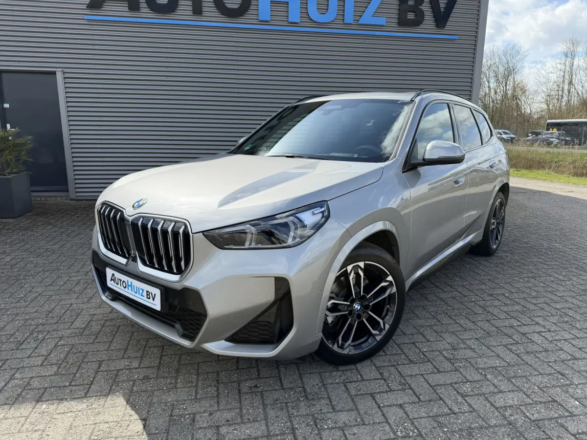 sDrive20i M Sport Panoramadak Stuurwielverwarming Massage 19 Inch Keyless Entry ACC Harman-Kardon Sound 360 Gr Camera Keyless Entry Head-Up Display