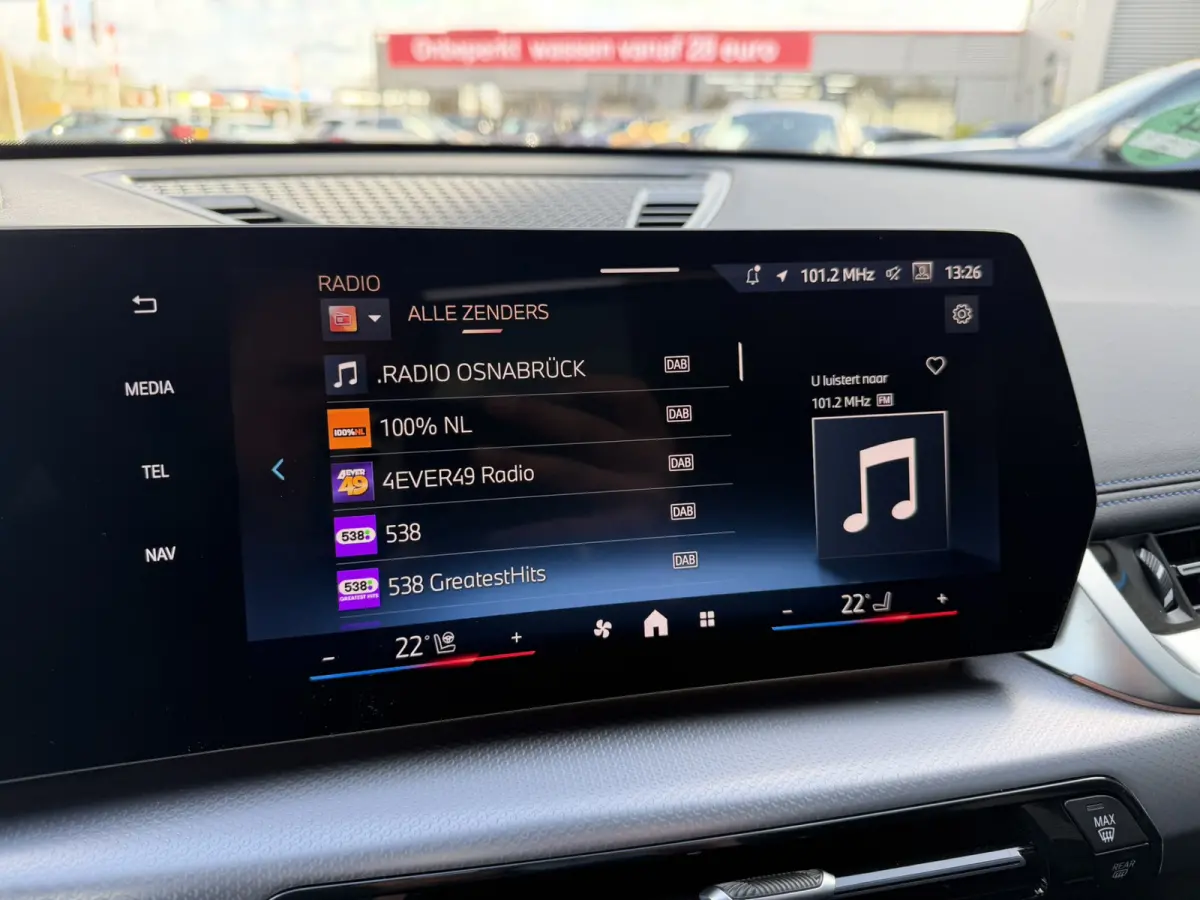 sDrive20i M Sport Panoramadak Stuurwielverwarming Massage 19 Inch Keyless Entry ACC Harman-Kardon Sound 360 Gr Camera Keyless Entry Head-Up Display