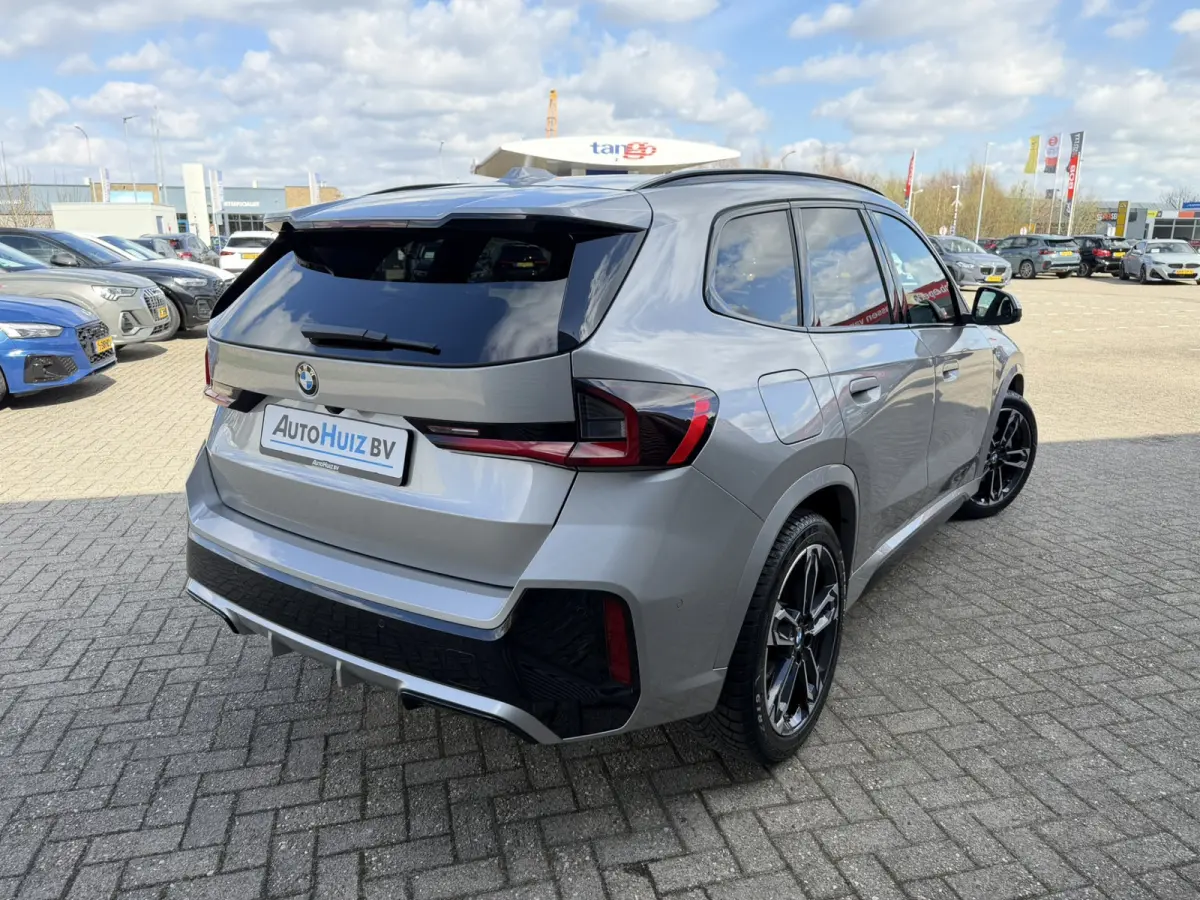 sDrive20i M Sport Panoramadak Stuurwielverwarming Massage 19 Inch Keyless Entry ACC Harman-Kardon Sound 360 Gr Camera Keyless Entry Head-Up Display