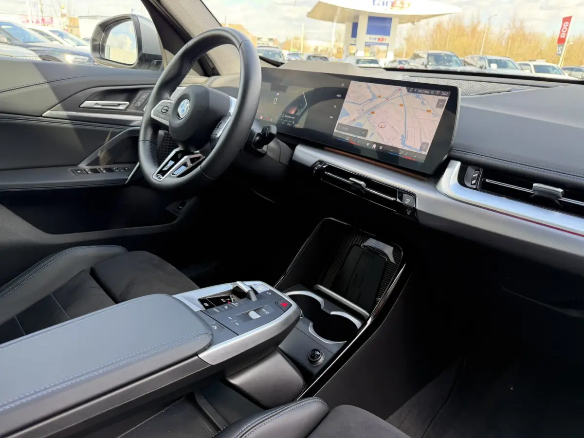 sDrive20i M Sport Panoramadak Stuurwielverwarming Massage 19 Inch Keyless Entry ACC Harman-Kardon Sound 360 Gr Camera Keyless Entry Head-Up Display