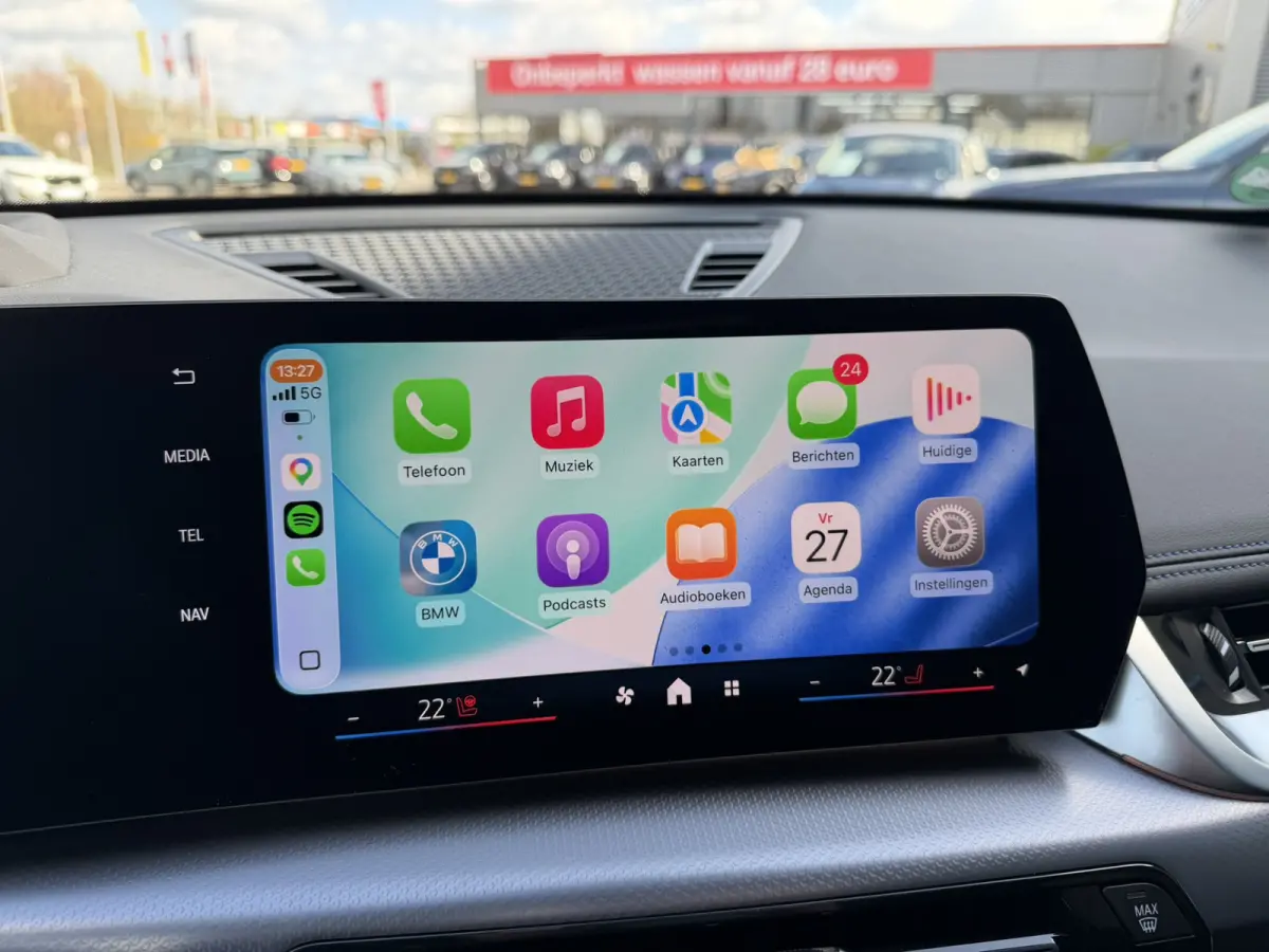 sDrive20i M Sport Panoramadak Stuurwielverwarming Massage 19 Inch Keyless Entry ACC Harman-Kardon Sound 360 Gr Camera Keyless Entry Head-Up Display