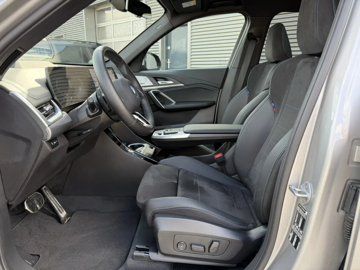 sDrive20i M Sport Panoramadak Stuurwielverwarming Massage 19 Inch Keyless Entry ACC Harman-Kardon Sound 360 Gr Camera Keyless Entry Head-Up Display