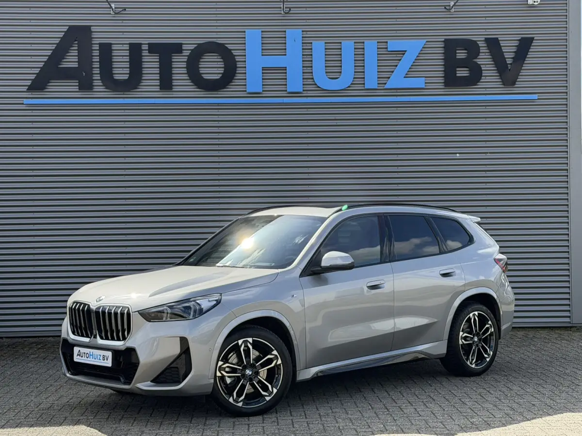sDrive20i M Sport Panoramadak Stuurwielverwarming Massage 19 Inch Keyless Entry ACC Harman-Kardon Sound 360 Gr Camera Keyless Entry Head-Up Display