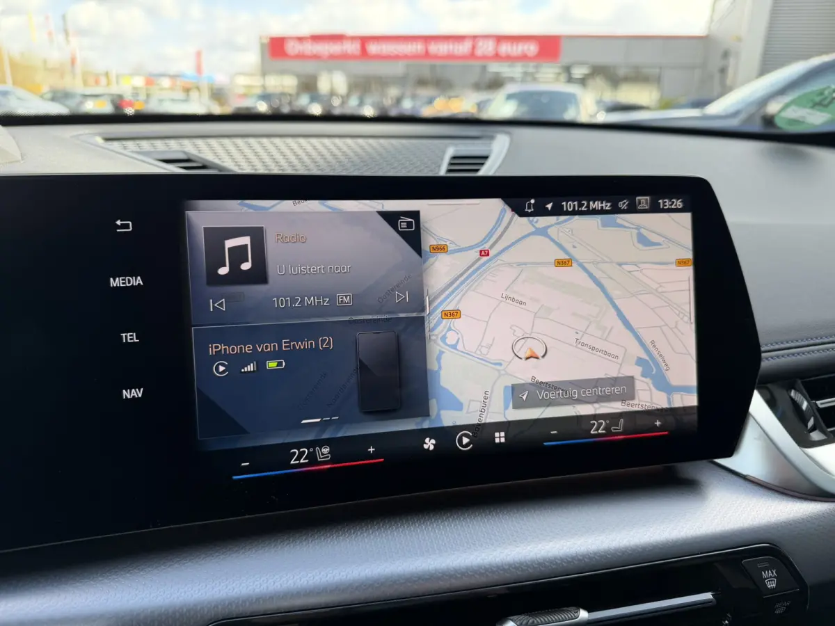 sDrive20i M Sport Panoramadak Stuurwielverwarming Massage 19 Inch Keyless Entry ACC Harman-Kardon Sound 360 Gr Camera Keyless Entry Head-Up Display