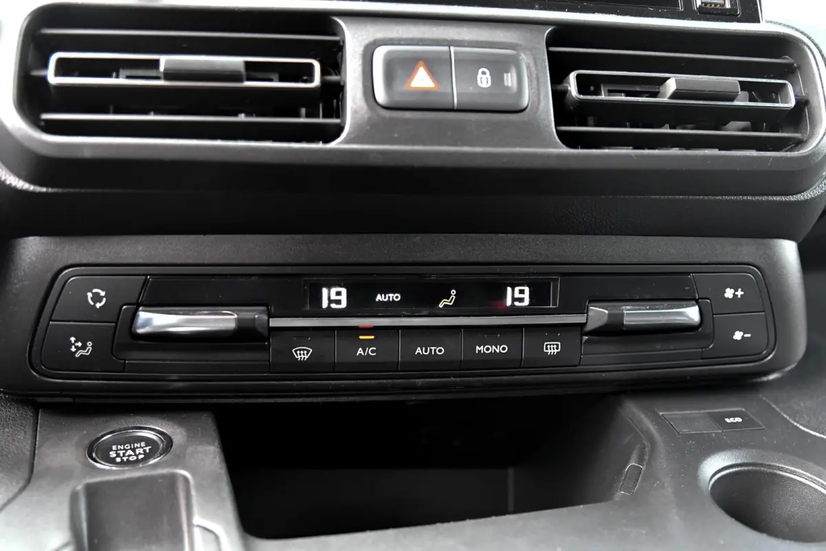 1.2 Turbo Professional 7p. HUD, ACC, Camera, CarPlay, Keyless, Dodeh.!