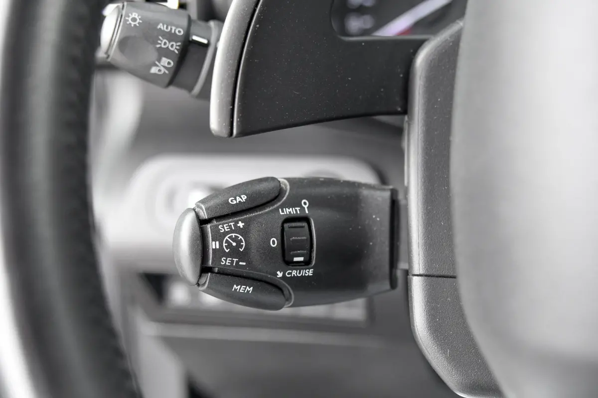 1.2 Turbo Professional 7p. HUD, ACC, Camera, CarPlay, Keyless, Dodeh.!