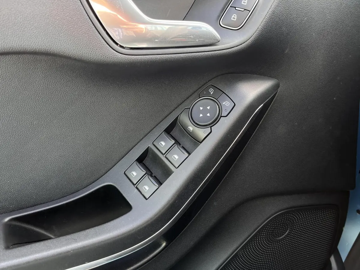 1.0 EcoBoost Hybrid ST-Line 125PK Cruise Carplay-Navi Climate Parkeersensoren Achter 17'' Velgen Privacy Glass *Sportief*