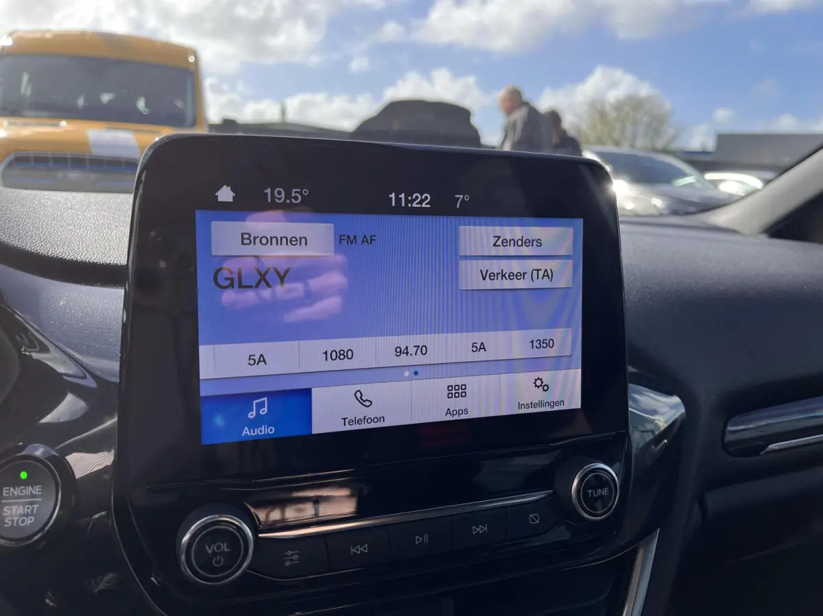 1.0 EcoBoost Hybrid ST-Line 125PK Cruise Carplay-Navi Climate Parkeersensoren Achter 17'' Velgen Privacy Glass *Sportief*