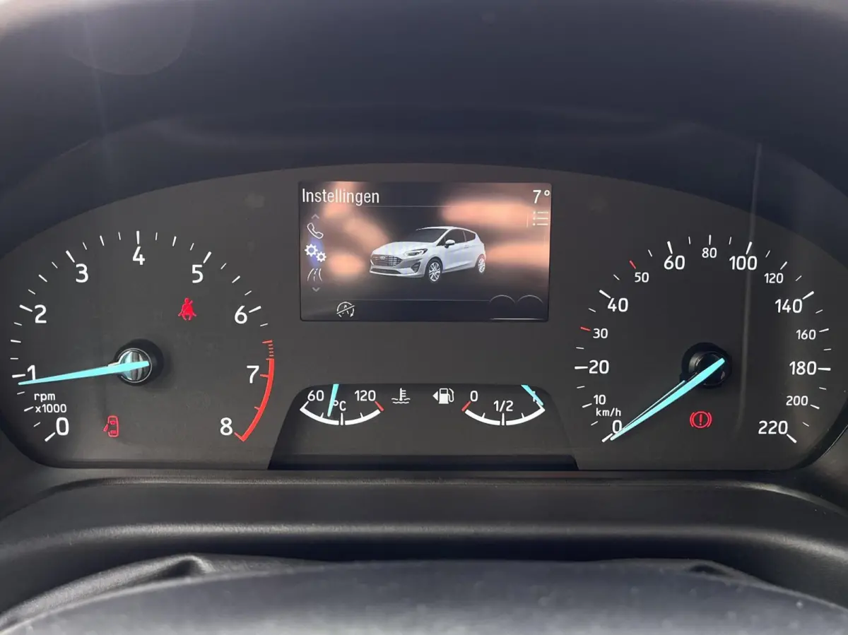 1.0 EcoBoost Hybrid ST-Line 125PK Cruise Carplay-Navi Climate Parkeersensoren Achter 17'' Velgen Privacy Glass *Sportief*