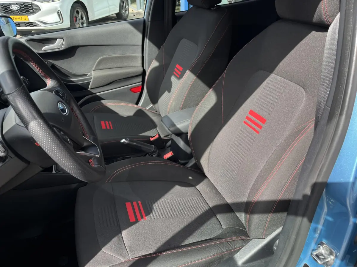 1.0 EcoBoost Hybrid ST-Line 125PK Cruise Carplay-Navi Climate Parkeersensoren Achter 17'' Velgen Privacy Glass *Sportief*