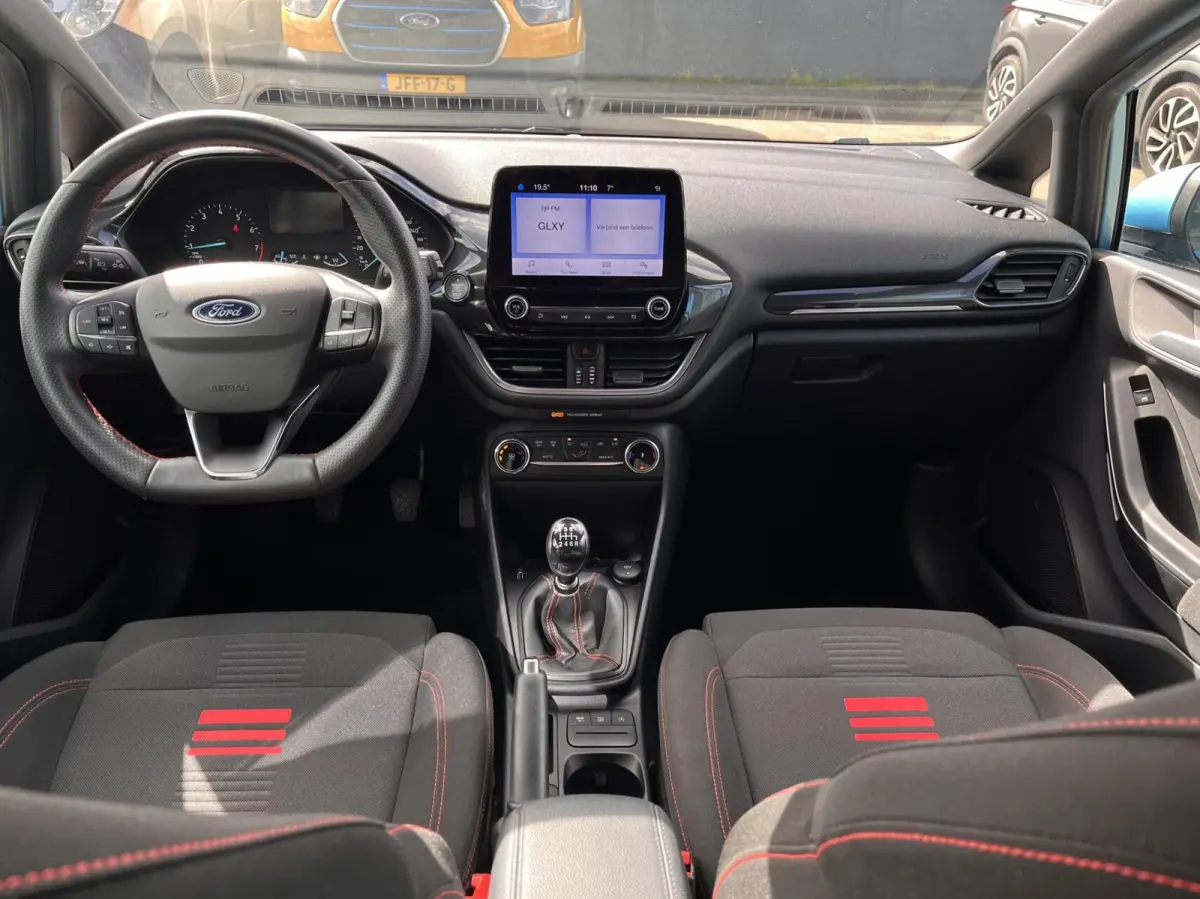 1.0 EcoBoost Hybrid ST-Line 125PK Cruise Carplay-Navi Climate Parkeersensoren Achter 17'' Velgen Privacy Glass *Sportief*