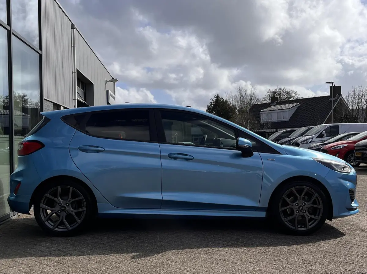 1.0 EcoBoost Hybrid ST-Line 125PK Cruise Carplay-Navi Climate Parkeersensoren Achter 17'' Velgen Privacy Glass *Sportief*