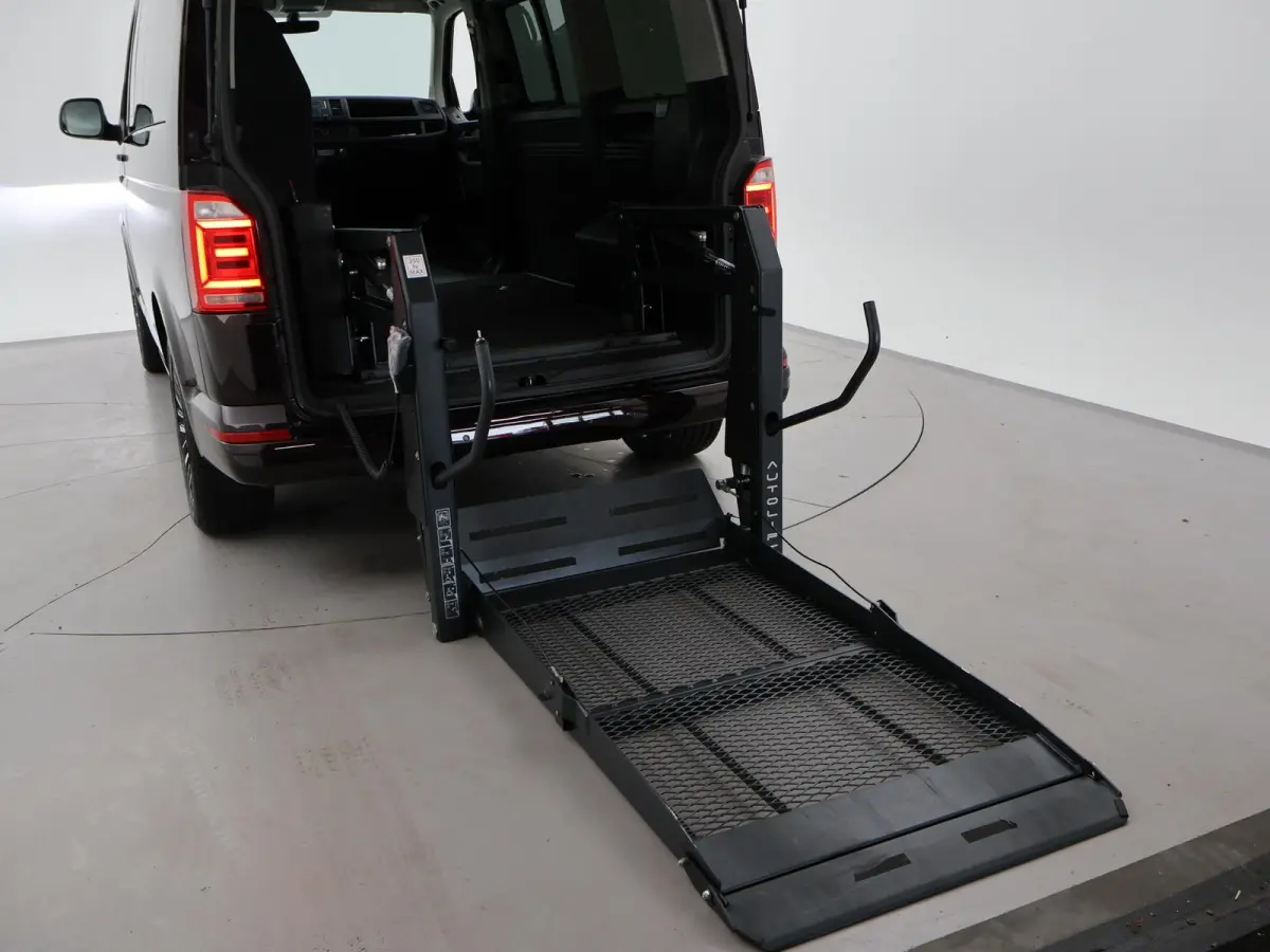 CARAVELLE 2.0 TDI DSG ROLSTOEL LIFT EURO 6 + STANDKACHEL | 18 INCH | CAMERA | CARPLAY | LED | STOELVERW.