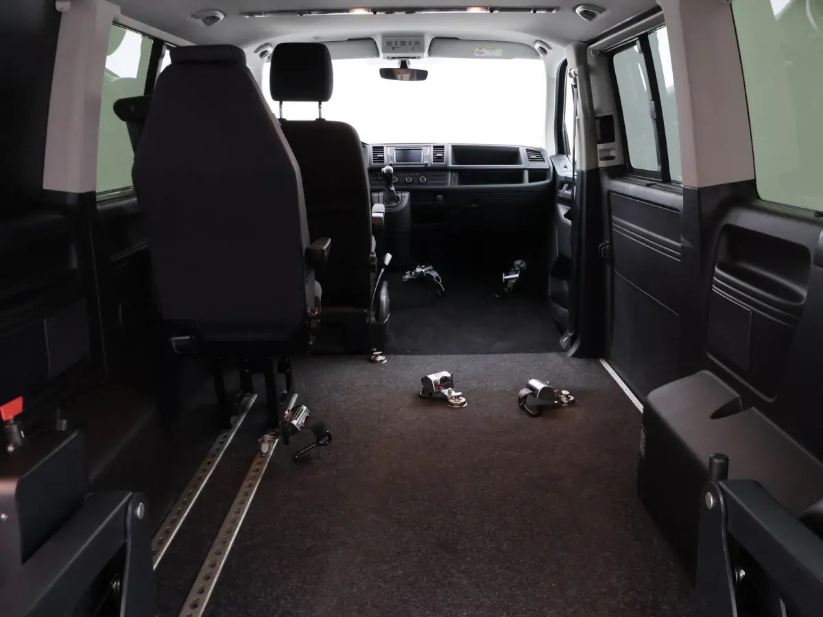CARAVELLE 2.0 TDI DSG ROLSTOEL LIFT EURO 6 + STANDKACHEL | 18 INCH | CAMERA | CARPLAY | LED | STOELVERW.