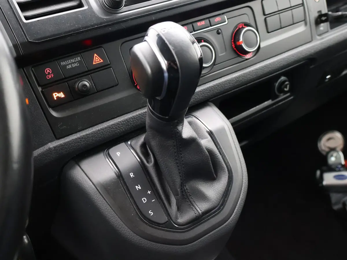 CARAVELLE 2.0 TDI DSG ROLSTOEL LIFT EURO 6 + STANDKACHEL | 18 INCH | CAMERA | CARPLAY | LED | STOELVERW.