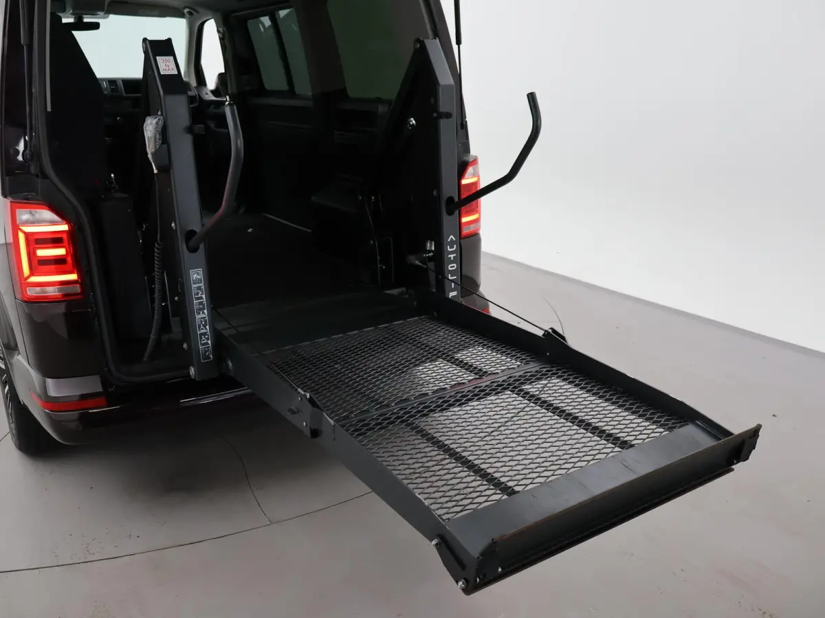 CARAVELLE 2.0 TDI DSG ROLSTOEL LIFT EURO 6 + STANDKACHEL | 18 INCH | CAMERA | CARPLAY | LED | STOELVERW.