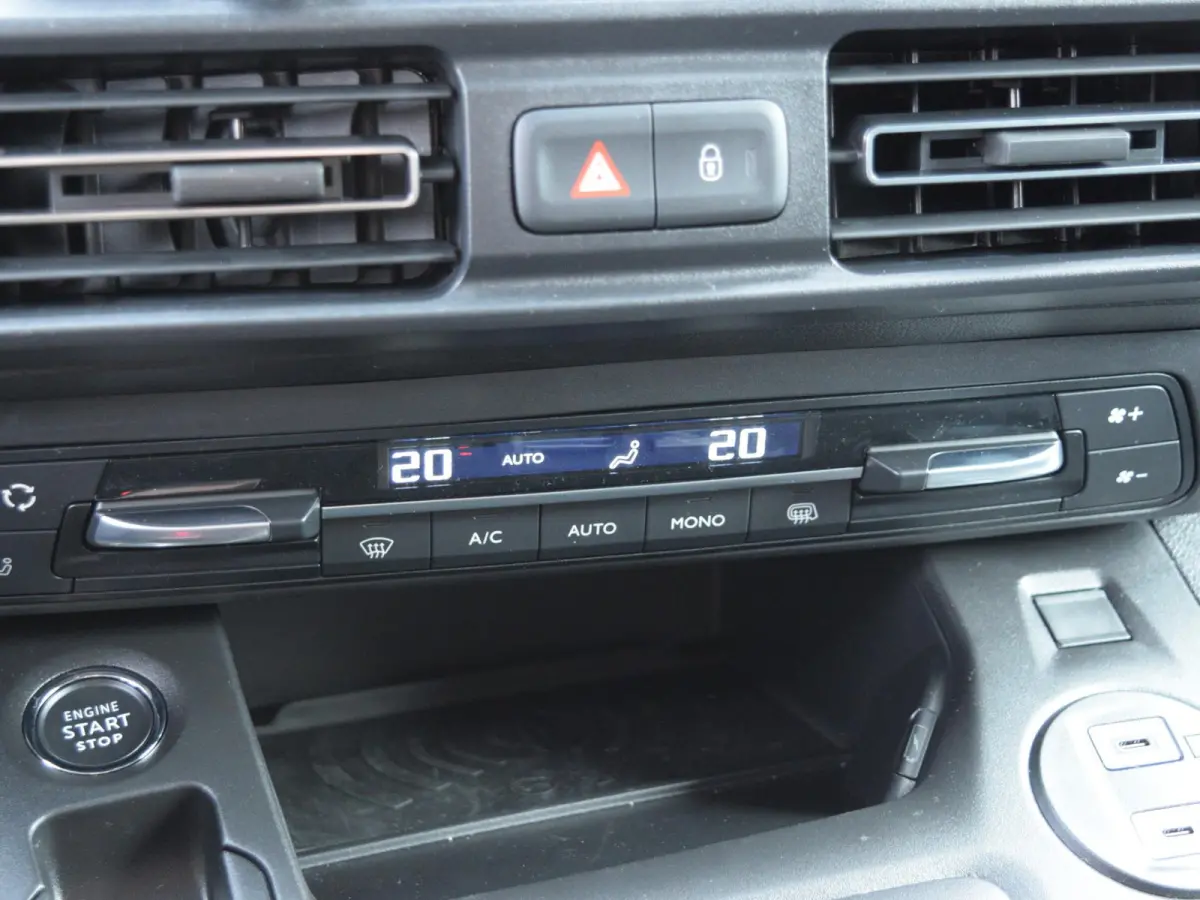 136 L2 50 kWh | HOUTEN BETIMMERING |  2X SCHUIFDEUR | 16" LMV | PACK WINTER | NAVI | CAMERA | CRUISE CONTROL
