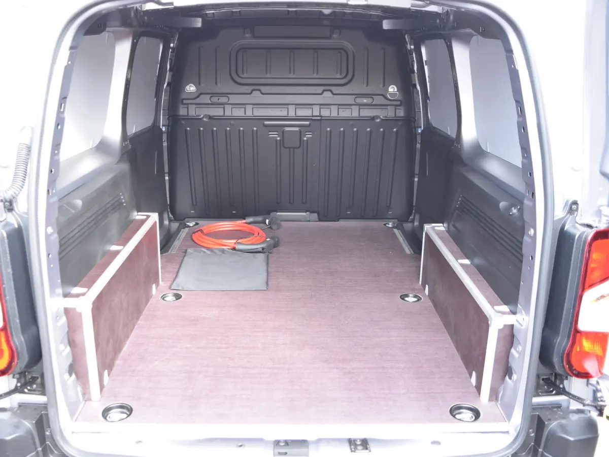 136 L2 50 kWh | HOUTEN BETIMMERING |  2X SCHUIFDEUR | 16" LMV | PACK WINTER | NAVI | CAMERA | CRUISE CONTROL
