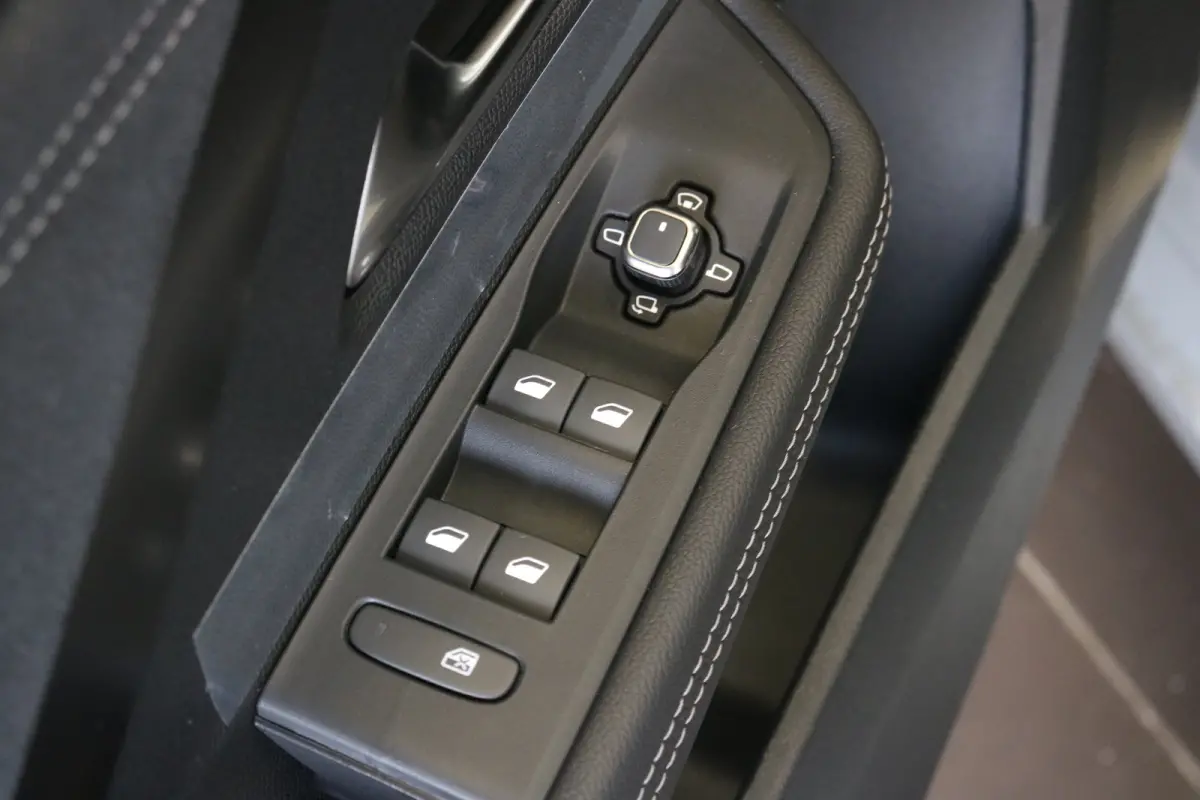 Astra Electric Ultimate | Achteruitrijcamera | Apple Carplay/Android Auto|telefoonintegratie premium | Audio installatie