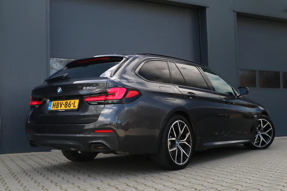 530e |M-SPORT| ShadowLine Panodak LaserLed Headup Leder LiveCockpit Trekhaak Sfeerverlicht Fabrieksgarantie 40000KM BJ2024