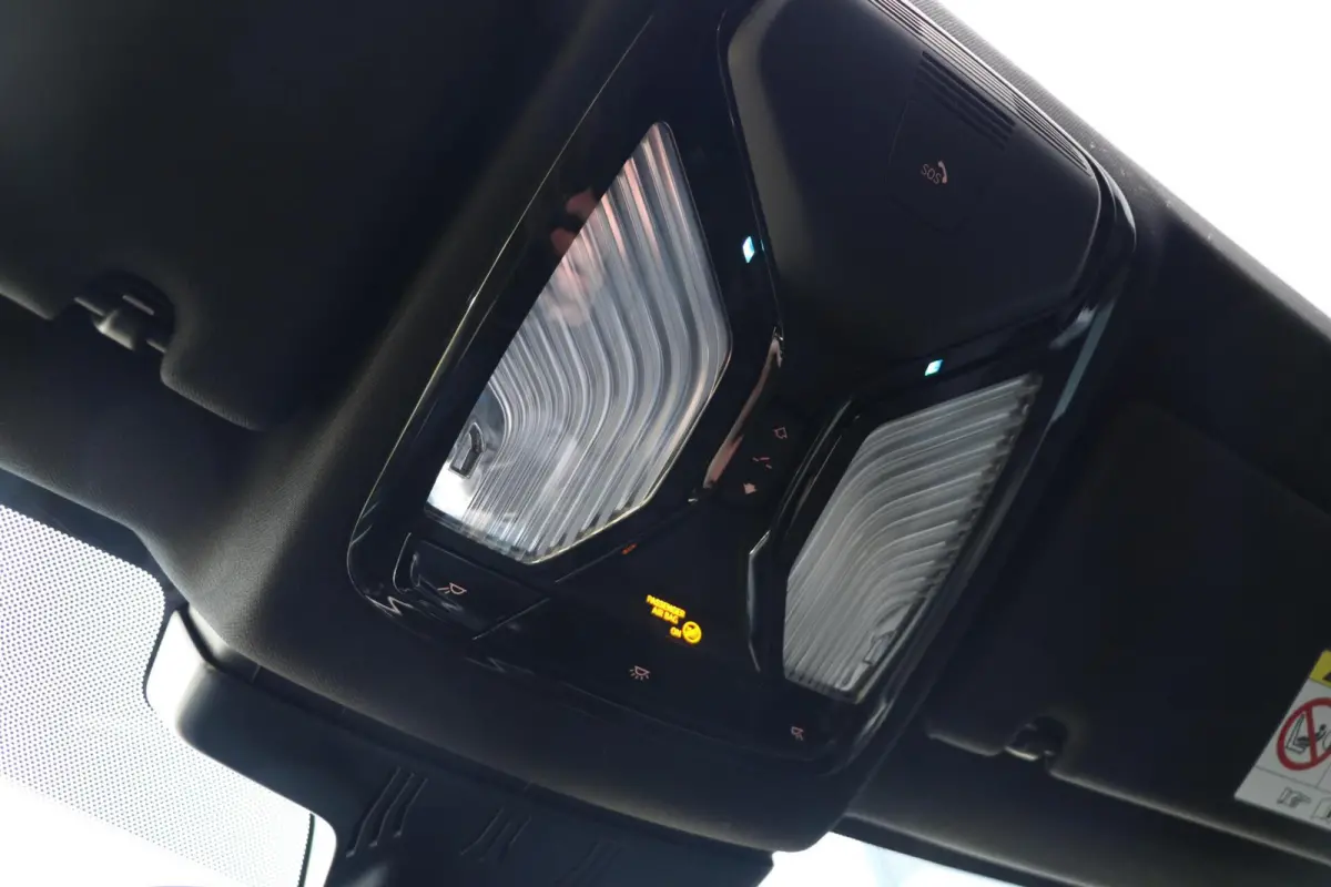 530e |M-SPORT| ShadowLine Panodak LaserLed Headup Leder LiveCockpit Trekhaak Sfeerverlicht Fabrieksgarantie 40000KM BJ2024
