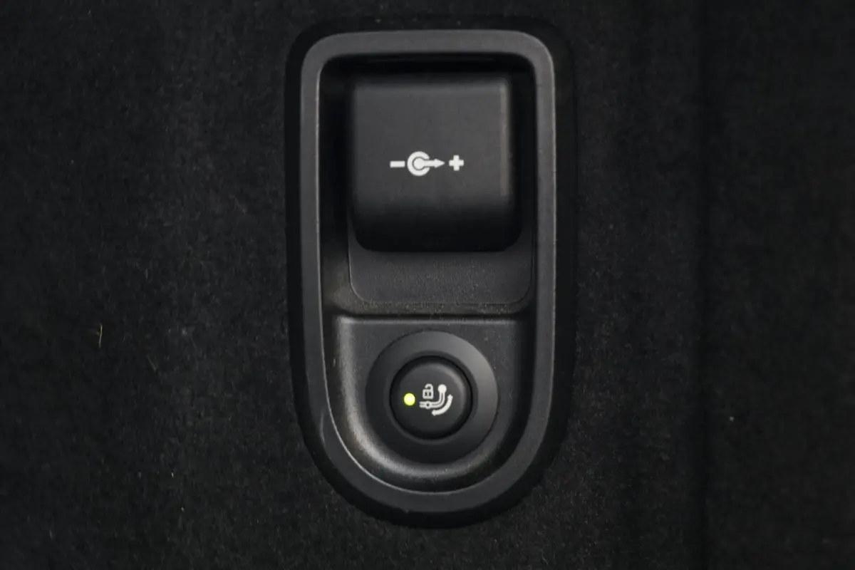 530e |M-SPORT| ShadowLine Panodak LaserLed Headup Leder LiveCockpit Trekhaak Sfeerverlicht Fabrieksgarantie 40000KM BJ2024
