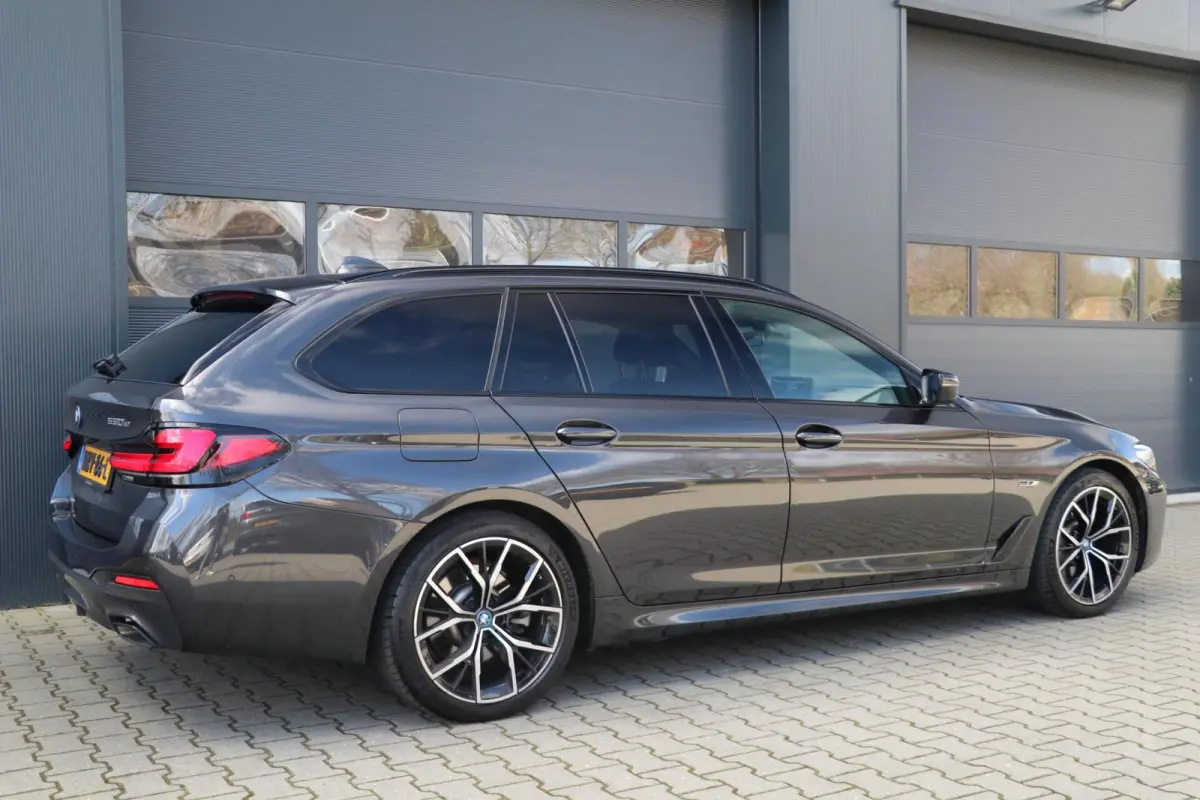 530e |M-SPORT| ShadowLine Panodak LaserLed Headup Leder LiveCockpit Trekhaak Sfeerverlicht Fabrieksgarantie 40000KM BJ2024