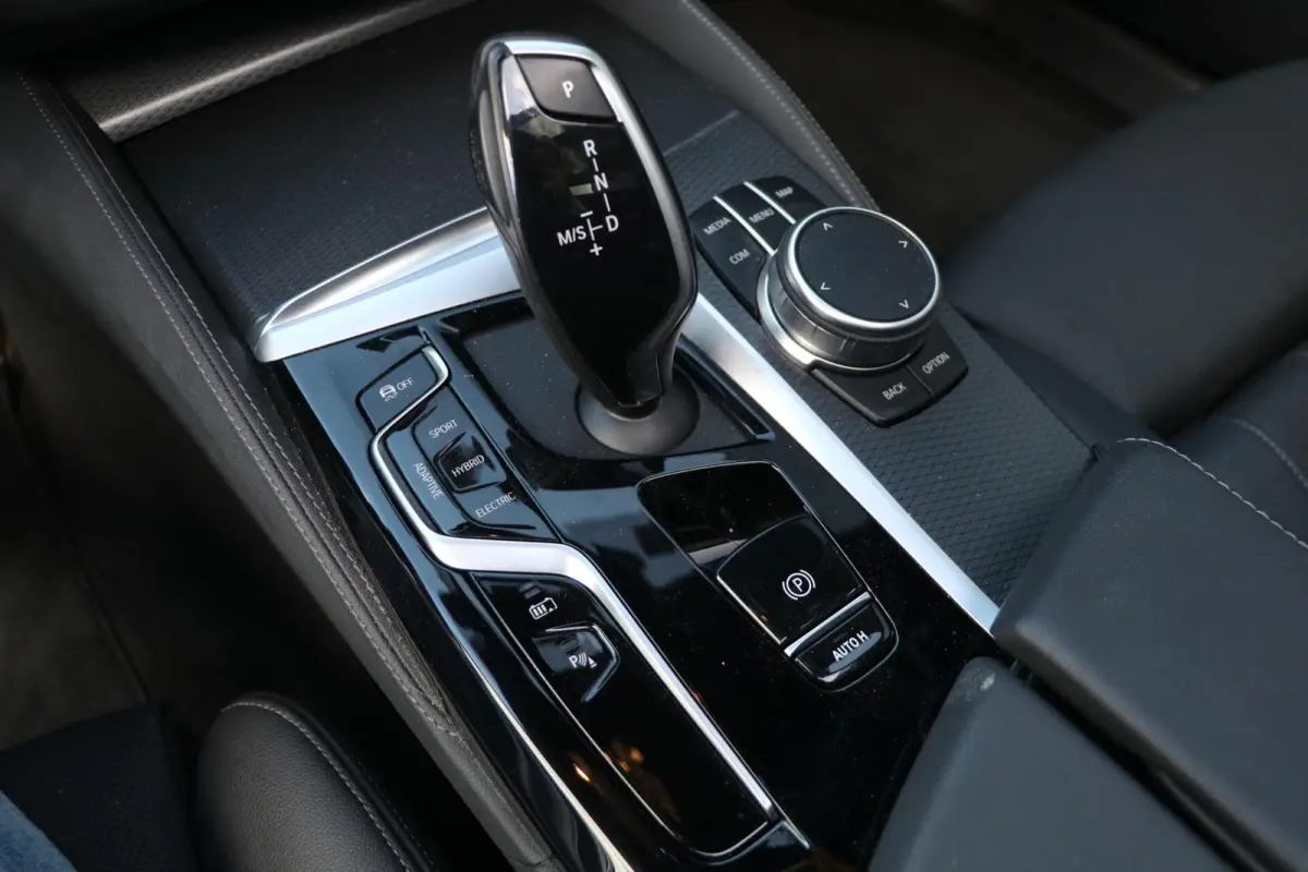 530e |M-SPORT| ShadowLine Panodak LaserLed Headup Leder LiveCockpit Trekhaak Sfeerverlicht Fabrieksgarantie 40000KM BJ2024