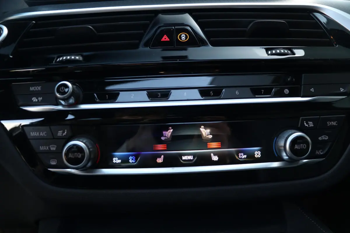530e |M-SPORT| ShadowLine Panodak LaserLed Headup Leder LiveCockpit Trekhaak Sfeerverlicht Fabrieksgarantie 40000KM BJ2024